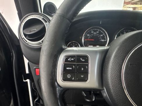 Used 2014 Jeep Wrangler Unlimited Rubicon AWD/4WD image 12