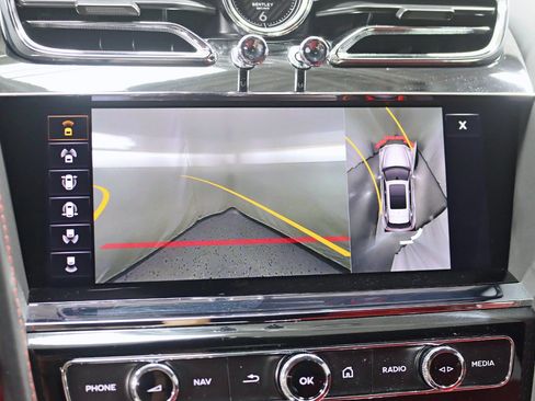Used 2022 Bentley Bentayga image 23