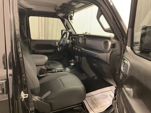 Used 2021 Jeep Gladiator Sport AWD/4WD image 29