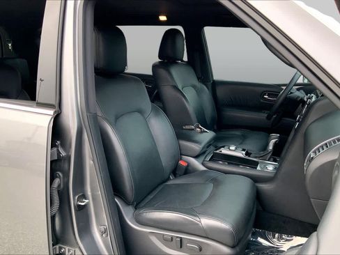 Used 2022 Nissan Armada SL w/ Midnight Edition Package RWD image 9