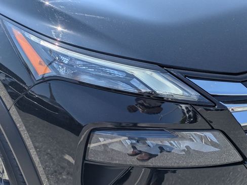 Used 2025 Nissan Rogue SV image 9