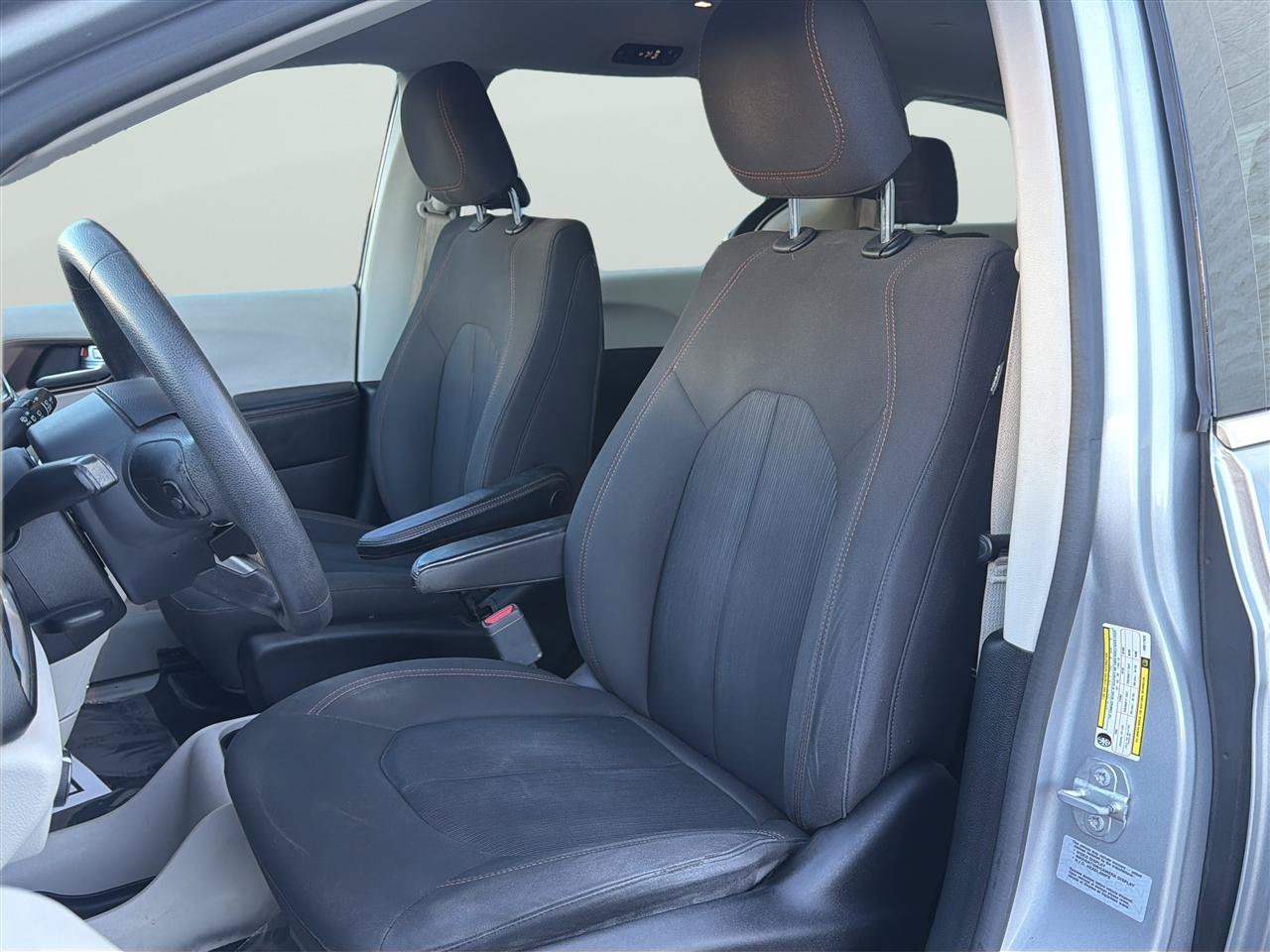 Used 2017 Chrysler Pacifica Touring FWD image 12