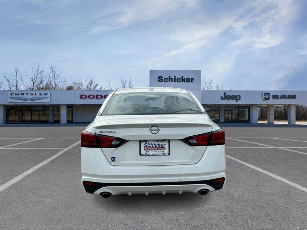 Used 2025 Nissan Altima 2.5 SV w/ SV Special Edition Package FWD image 4