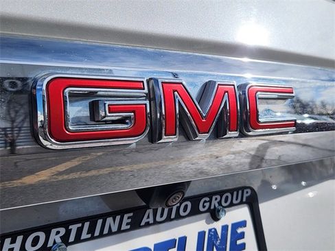 Used 2022 GMC Yukon SLT w/ SLT Premium Package image 12