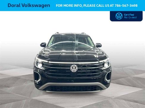 Certified 2025 Volkswagen Atlas Peak Edition SE image 3