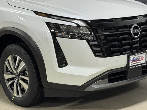 New 2026 Nissan Pathfinder SL image 3