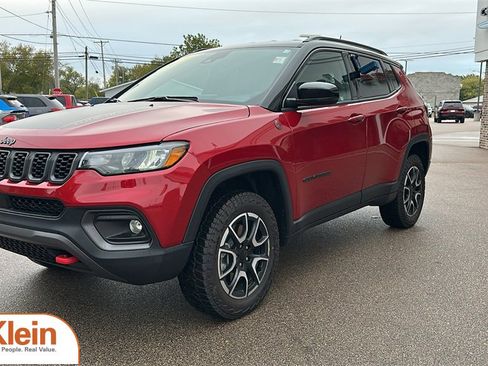 Used 2024 Jeep Compass Trailhawk image 3