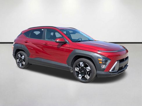 Used 2025 Hyundai Kona SEL FWD image 2