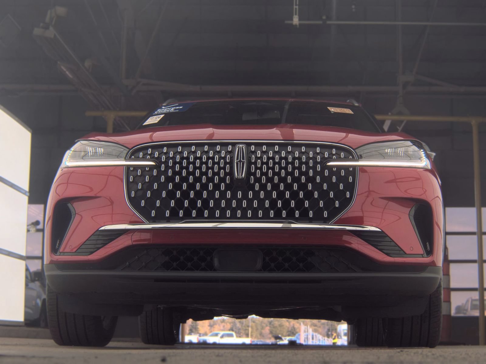 Used 2026 Lincoln Aviator Reserve AWD/4WD image 2