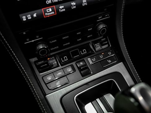 Used 2022 Porsche 718 Cayman GT4 image 21