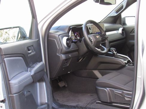 Used 2024 Chevrolet Colorado LT image 12