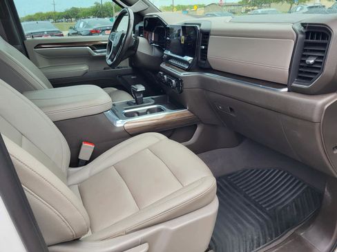 Used 2023 Chevrolet Silverado 1500 LT Trail Boss w/ LT Trail Boss Premium Package AWD/4WD image 9