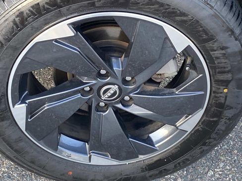 Used 2024 Nissan Rogue SV image 29