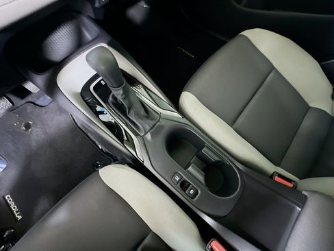 Used 2025 Toyota Corolla LE FWD image 21