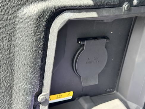 Used 2022 Ford F150 Lariat w/ Equipment Group 502A High image 46