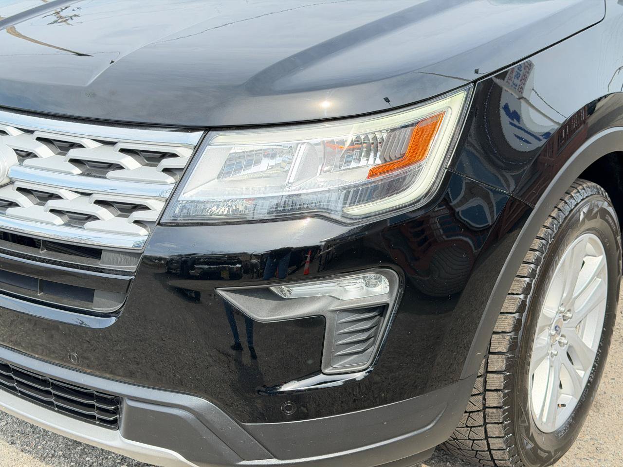 Used 2018 Ford Explorer XLT w/ Equipment Group 202A AWD/4WD image 9