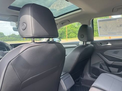 New 2026 Volkswagen Jetta SE FWD image 16