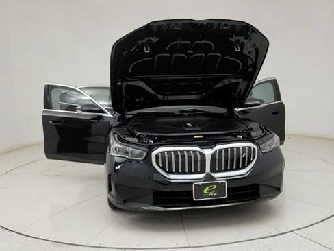 Used 2024 BMW i5 eDrive40i w/ M Sport Package RWD image 14