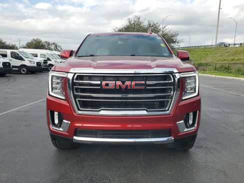 Used 2023 GMC Yukon SLT w/ SLT Luxury Package image 2