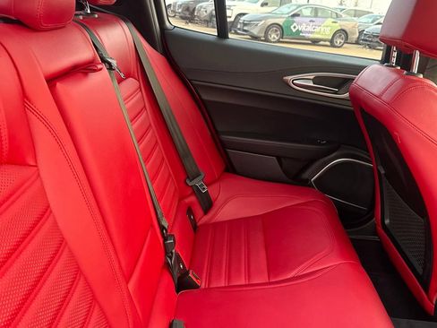 Used 2022 Alfa Romeo Giulia Veloce RWD image 34