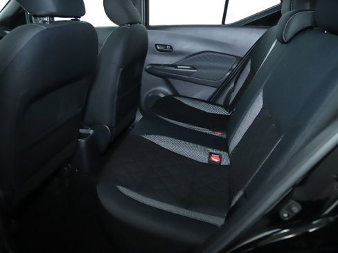 Used 2019 Nissan Kicks S image 14