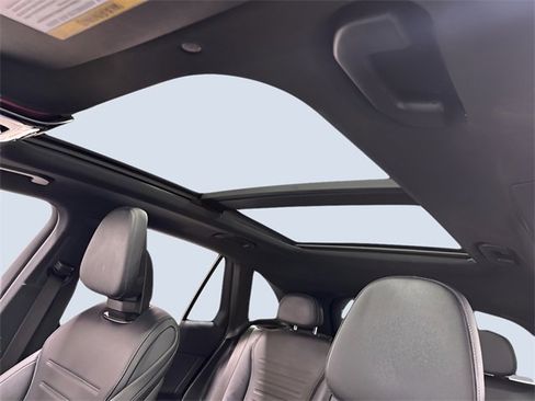 Used 2023 Mercedes-Benz GLC 300 4MATIC image 29