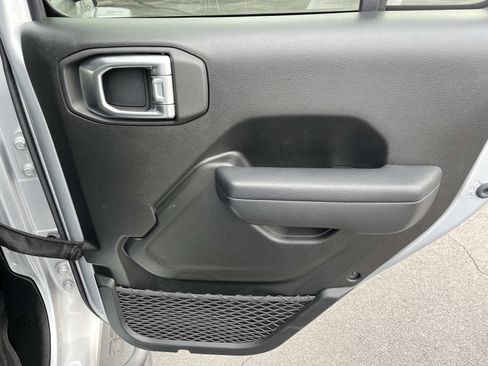 Used 2024 Jeep Gladiator Sport image 19