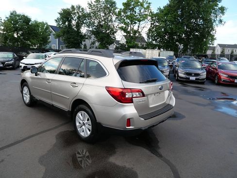 Used 2017 Subaru Outback 2.5i Premium AWD/4WD image 5