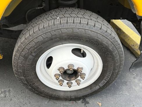 Used 2022 Ford E-350 and Econoline 350 Super Duty image 11