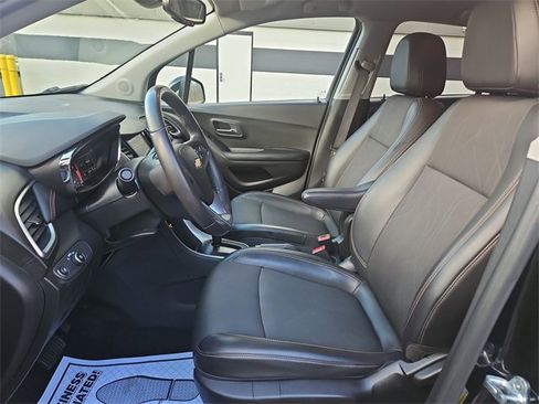 Certified 2021 Chevrolet Trax LT w/ Midnight Edition image 19