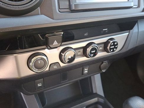 Certified 2016 Toyota Tacoma SR image 15