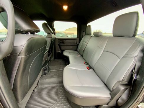 Used 2024 RAM 2500 Tradesman w/ Chrome Appearance Group image 24