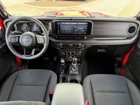 Used 2025 Jeep Wrangler Unlimited Rubicon 4xe w/ Safety Group AWD/4WD image 31