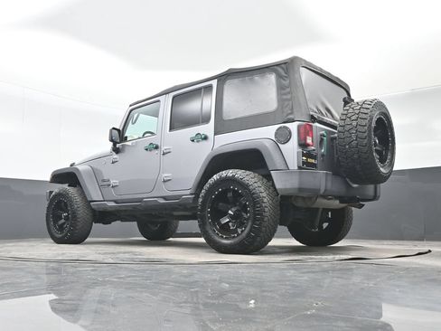 Used 2018 Jeep Wrangler Unlimited Sport S AWD/4WD image 28