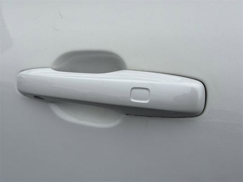 Used 2020 Volvo XC60 T6 Momentum image 12