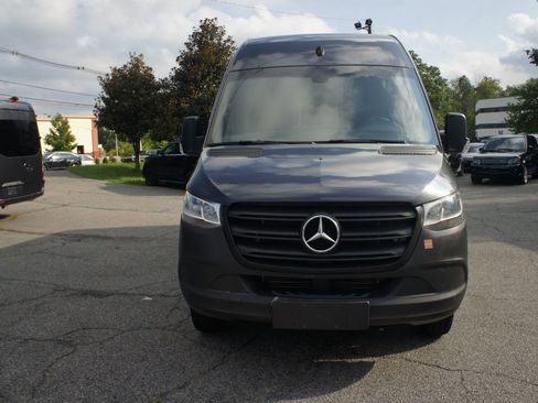 Used 2019 Mercedes-Benz Sprinter 4500 image 2