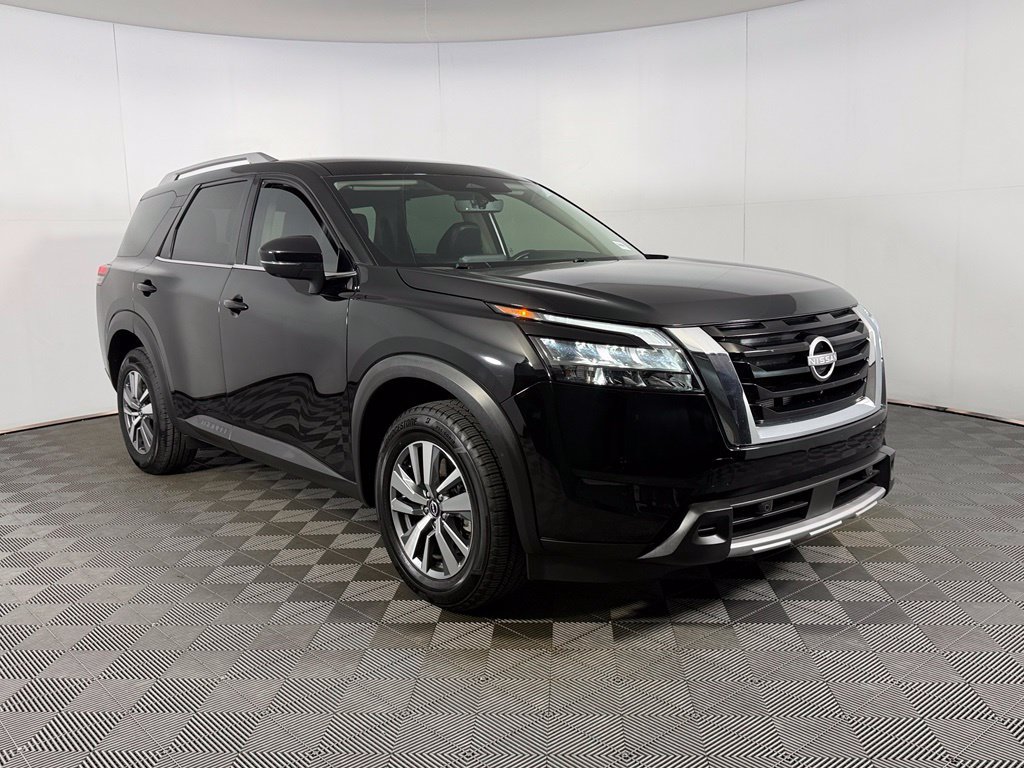 Used 2025 Nissan Pathfinder SL FWD image 5