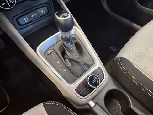 Used 2025 Hyundai Venue SEL FWD image 21