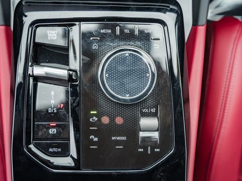 Used 2025 BMW 530i xDrive w/ Premium Package image 23