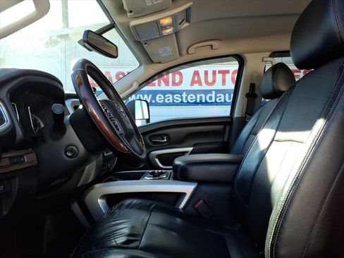 Used 2017 Nissan Titan SL image 8
