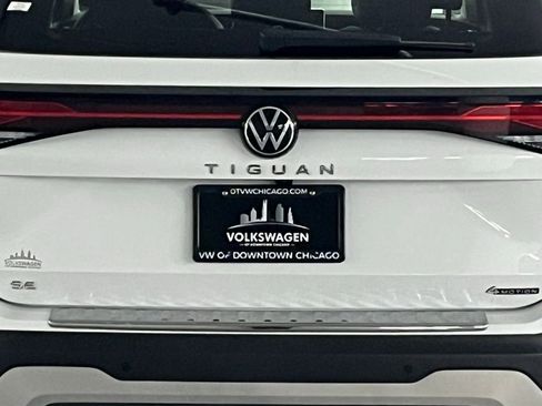 New 2025 Volkswagen Tiguan SE image 36