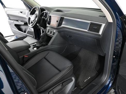 Certified 2021 Volkswagen Atlas SE w/ Panoramic Sunroof Package image 13