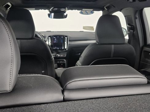 Certified 2023 Volvo XC40 B5 Ultimate w/ Climate Package image 8