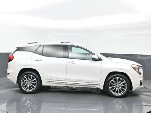 Used 2022 GMC Terrain Denali w/ Denali Premium Package AWD/4WD image 7