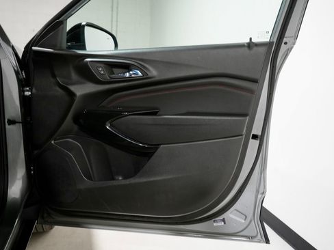 Used 2025 Chevrolet Trax RS w/ Driver Confidence Package image 24