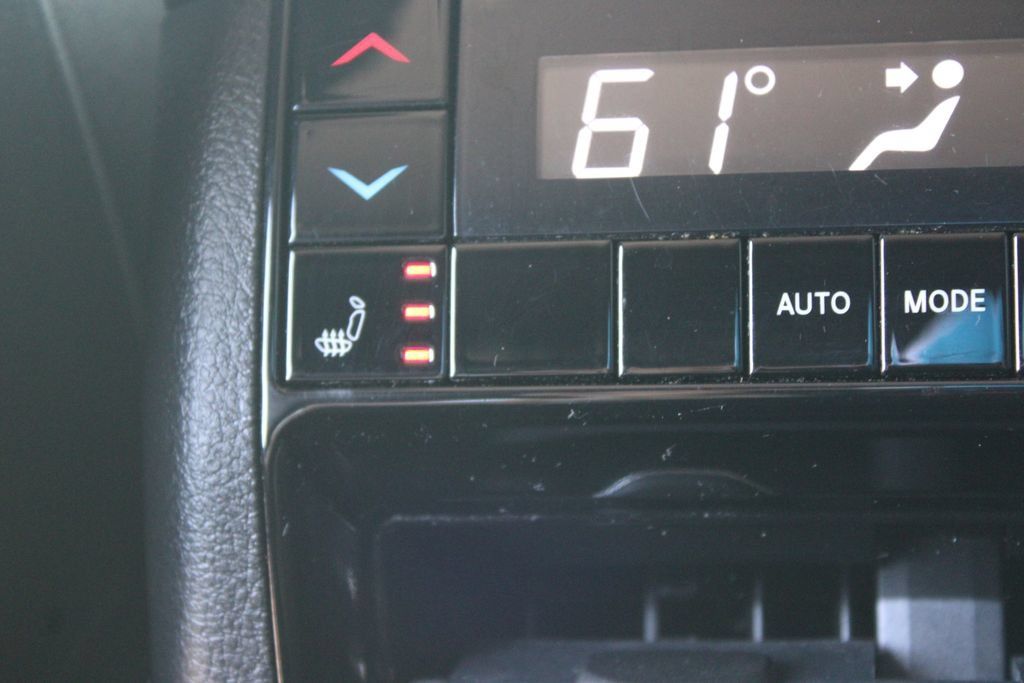 Used 2022 Jeep Grand Cherokee L Limited RWD image 31