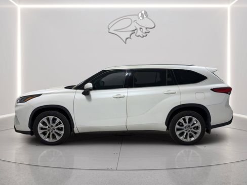 Used 2021 Toyota Highlander Limited AWD/4WD image 2