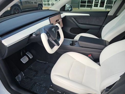 Used 2024 Tesla Model Y Long Range AWD/4WD image 11