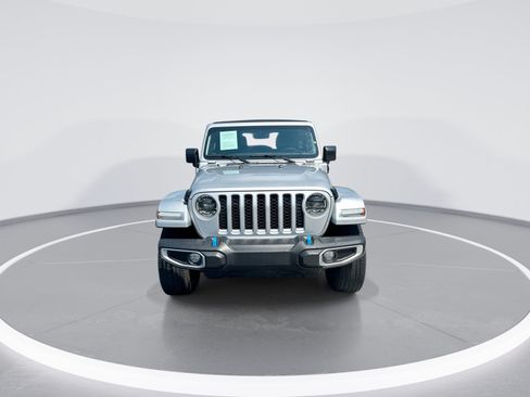 Used 2023 Jeep Wrangler Unlimited Sahara AWD/4WD image 3