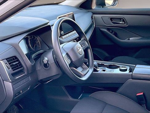 Used 2025 Nissan Rogue S image 12